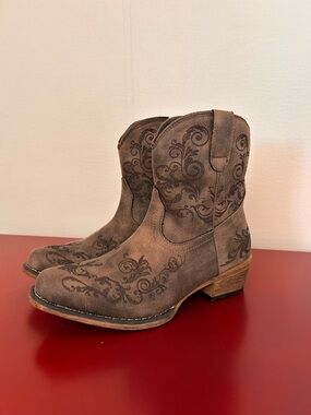 Roper Women’s Short Stuff Brown Embroidered Western Boots   Size 7